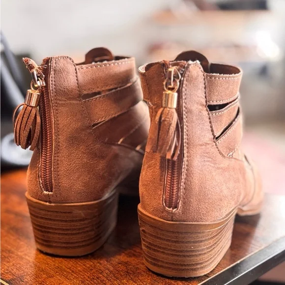 Stylish Tan Ankle Booties - Picture 4 of 6